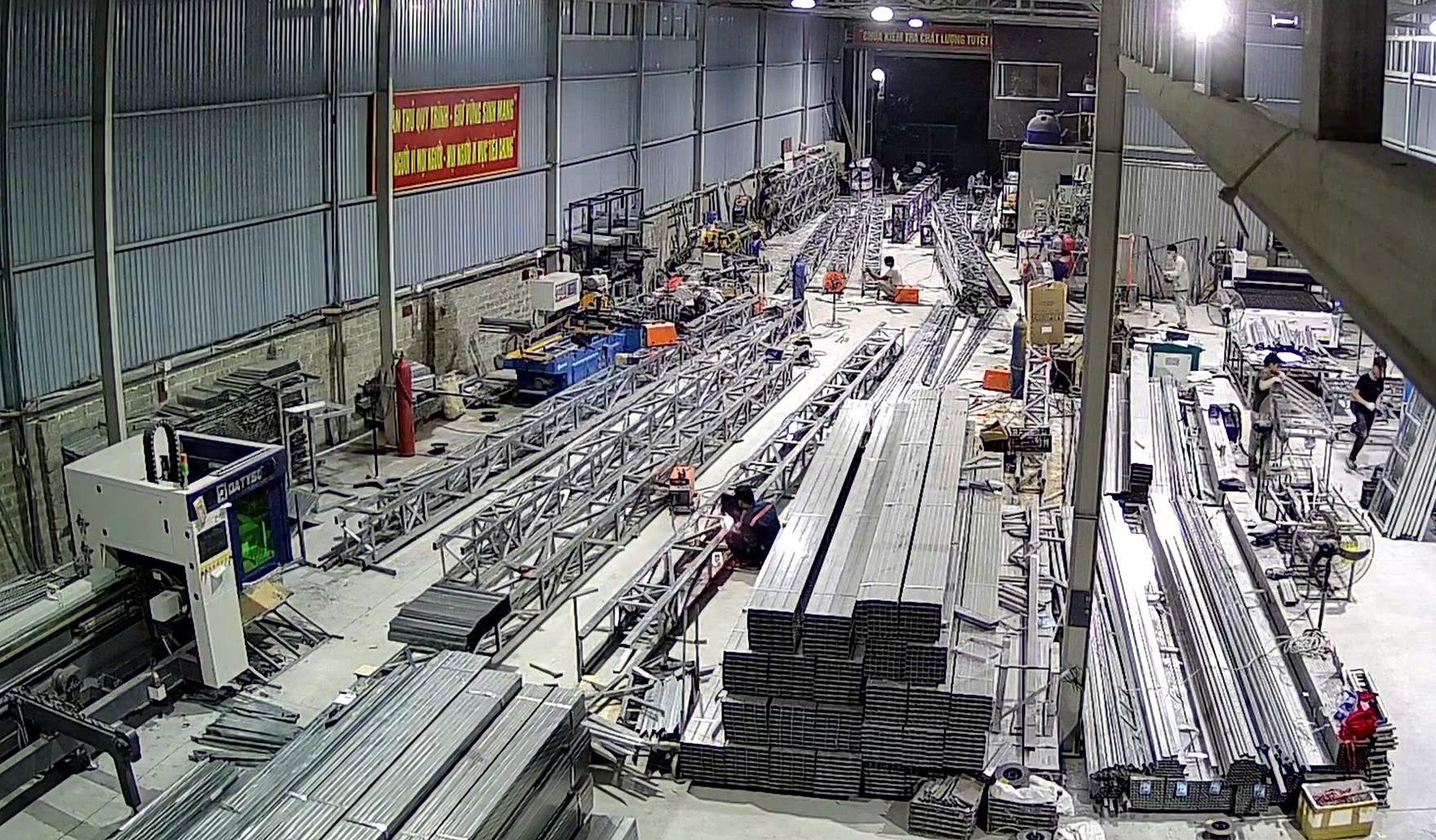 alt="Giá kệ siêu thị Nicelife kệ đơn áp tường – thép sơn tĩnh điện"