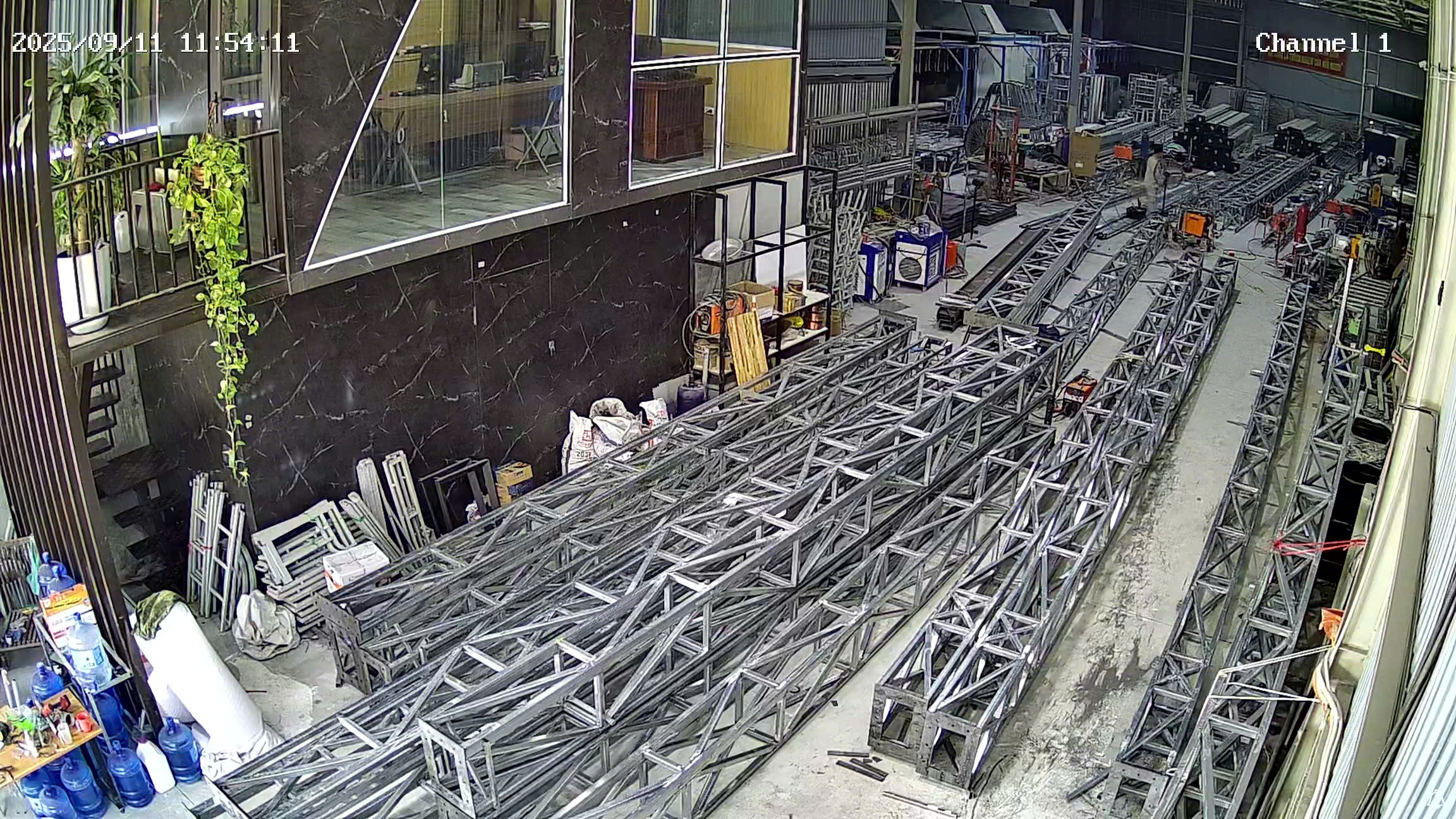 alt="sản xuất khung thép sân thể thao Pickleball"