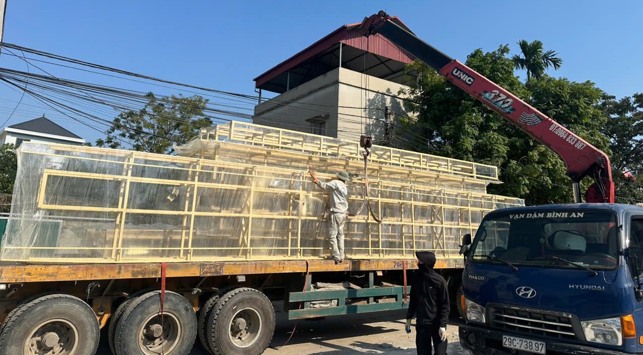 Vận chuyển khung sắt sân Pickleball